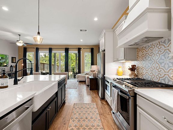 3rd image of 74 Dobbs View Ln