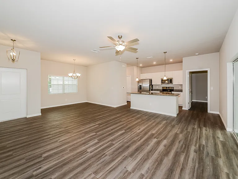 216 Prineville St — Photo 3