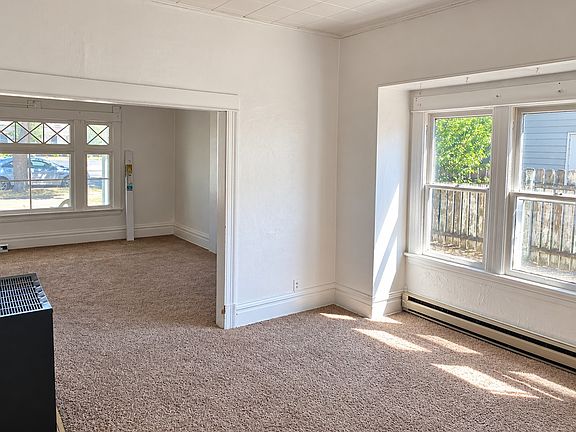 4th image of 813 S 3rd St W