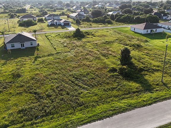 4th image of 435 Petite Ave