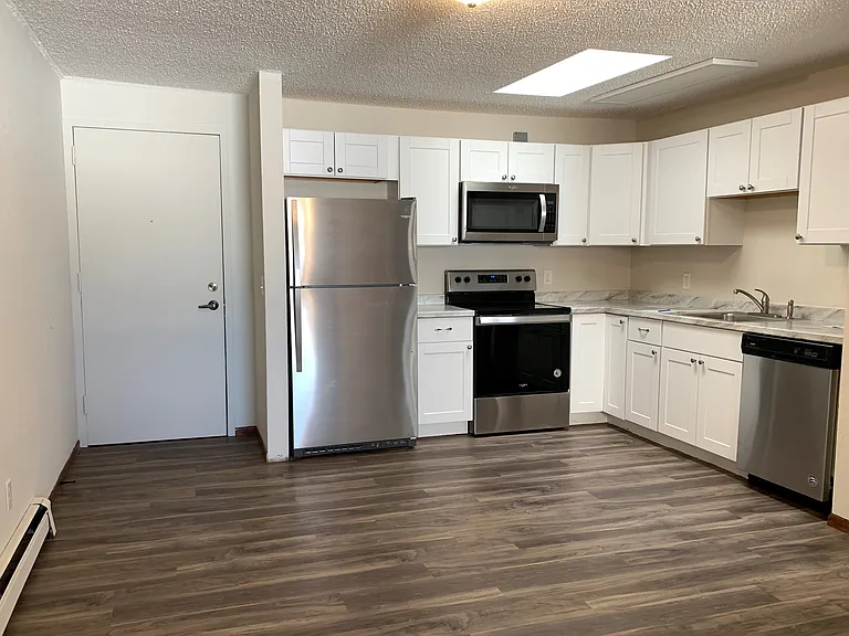 123 S Rum River Dr #E — Photo 1