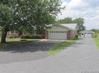 30175 Lake Rd, Henryetta, OK 74437