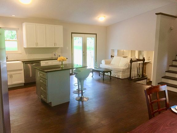 3rd image of 908 Danville Cir