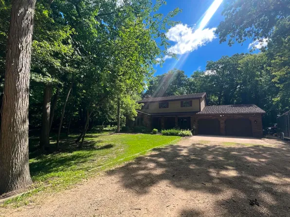 7050 Briar Ln, Sun Prairie, WI 53590
