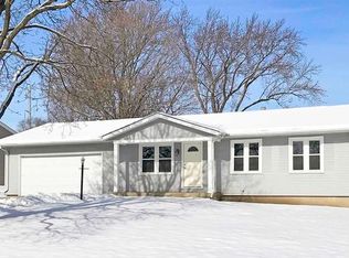 8 Shell Ct, Oswego, IL 60543