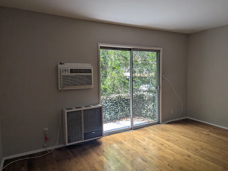 1323 N Olive Dr — Photo 53