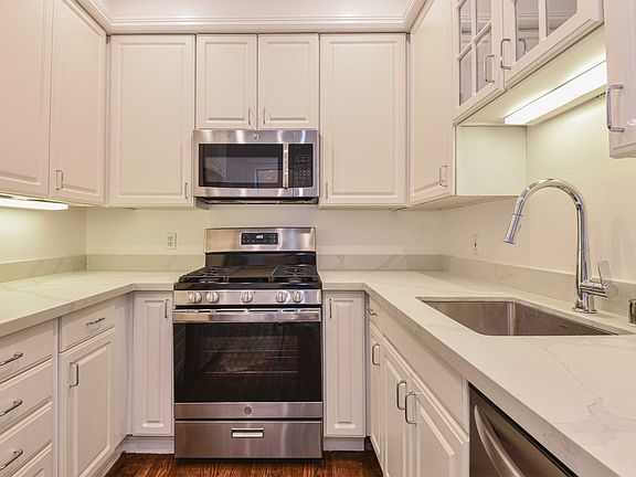 2nd image of 2845 Pierce St APT 302