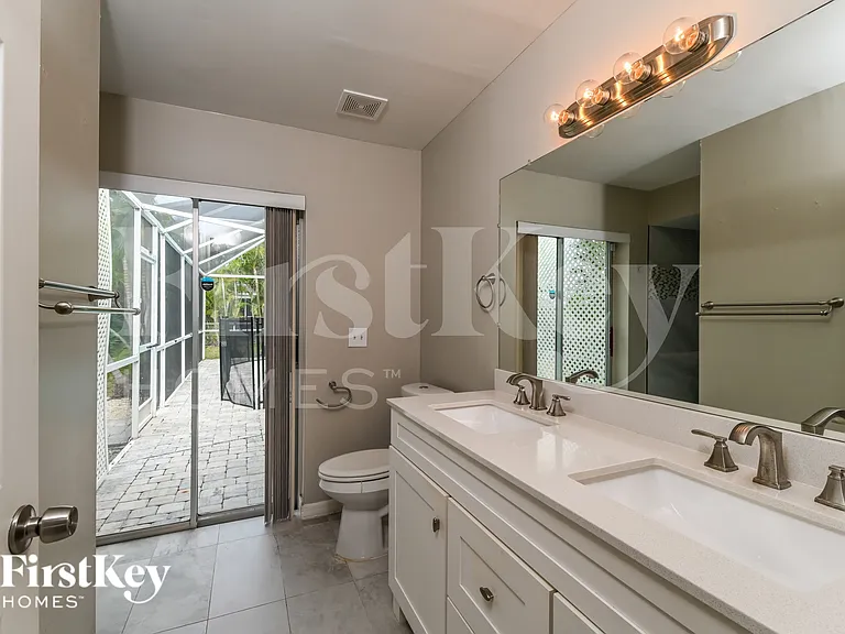 4404 SW 6th Pl — Photo 10