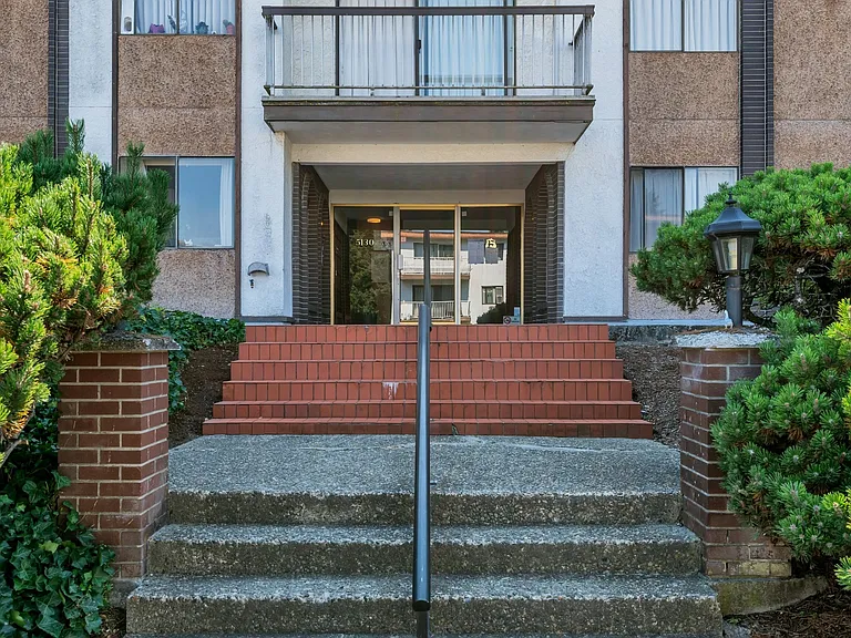 5130 Irving St — Photo 5