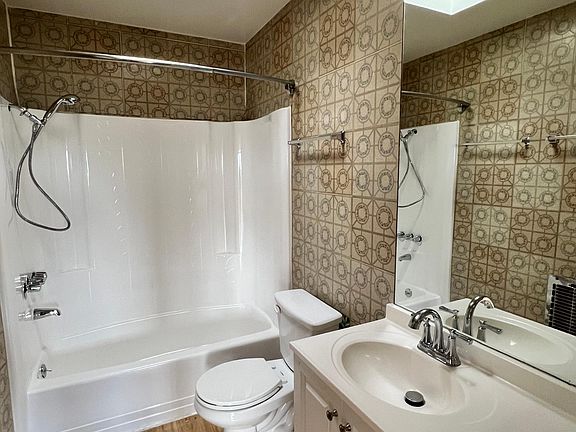 2nd image of 124 N Oxford Ave APT 309