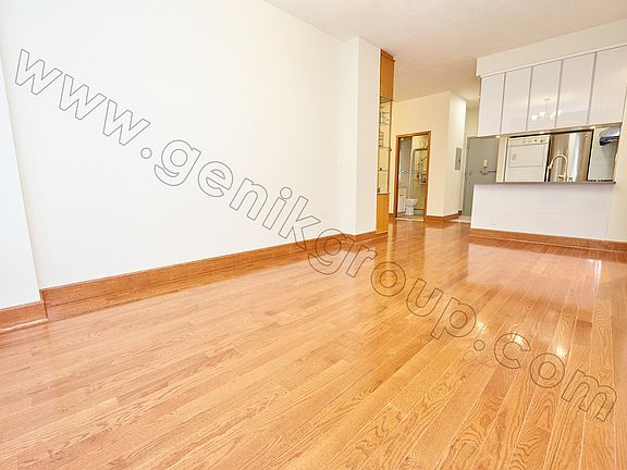 3rd image of 124 Elizabeth St APT 1B
