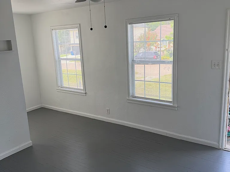4026 Walker St — Photo 2