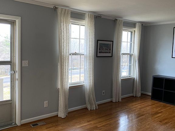 4th image of 210 Eldon Ct