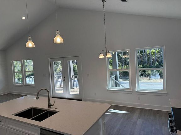 3rd image of 735 Indian Woman Rd