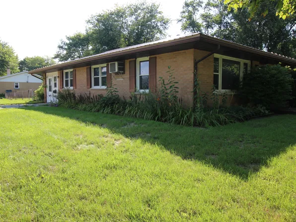100 Wilson Dr, Watseka, IL 60970