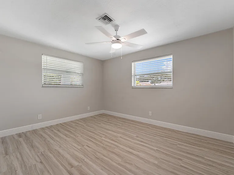 204 Circle E — Photo 36