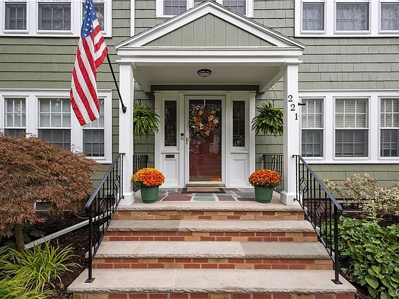5th image of 221 Brattle Rd
