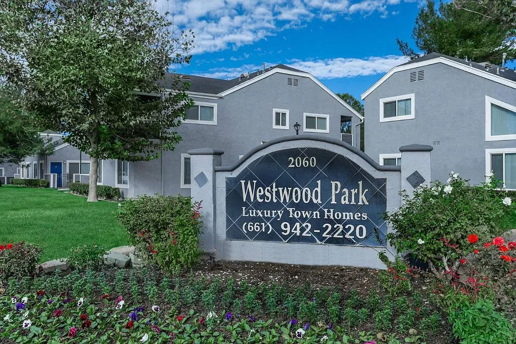 Westwood Park Apartments — Photo 1