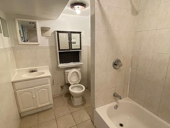 5th image of 2782 Creston Ave #Basement