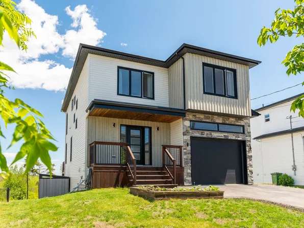 58 Mica Cres, Halifax, NS B3P 0G8