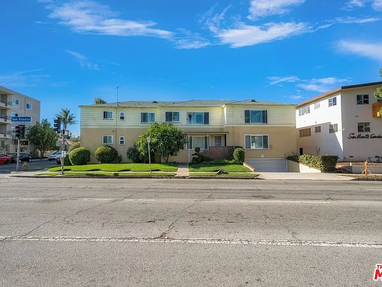 San Vicente Apartments — Photo 3