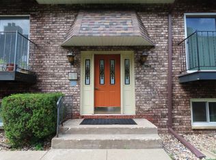 3069 4th St, Moline, IL 61265