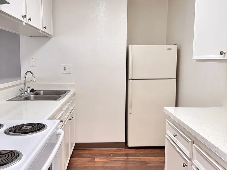 Lake Meadows Apartments — Photo 6