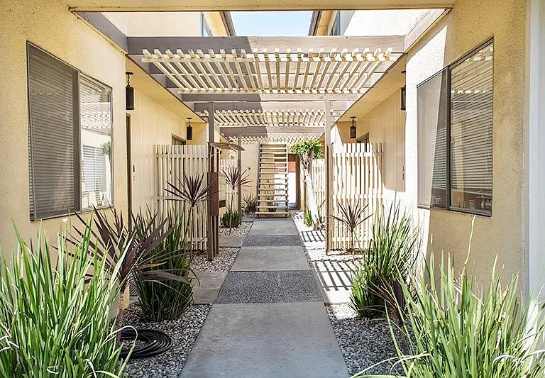 99 N Hermosa Ave #E — Photo 1
