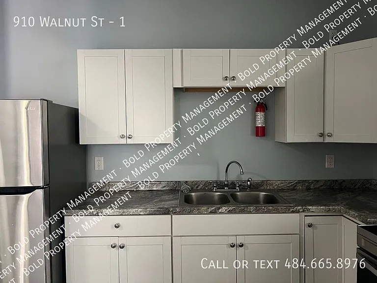 910 Walnut St #1 — Photo 27