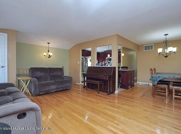 5th image of 20 Greencroft Ln