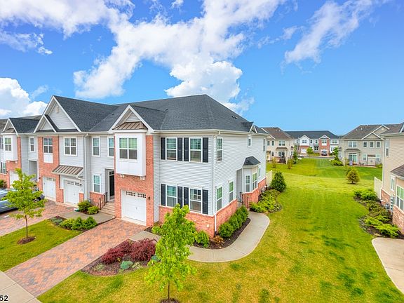 2nd image of 39 Clifford Cir