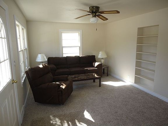 3rd image of 1811 Evergreen Dr