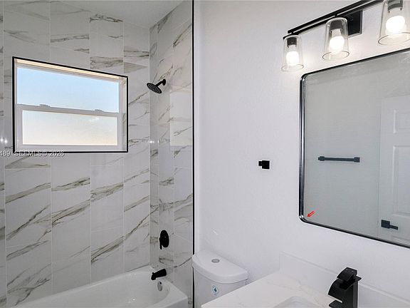 3rd image of 3915 El Rado Ave