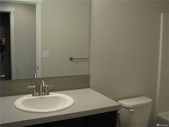 4th image of 3545 Eagle Dr NE