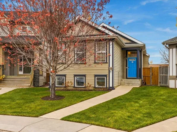 88 NE Copperstone Gdns SE, Calgary, AB T2Z 0R7