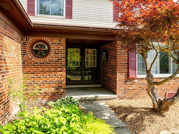 3rd image of 45692 Holmes Dr