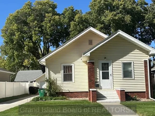 1020 W 8th St, Grand Island, NE 68801