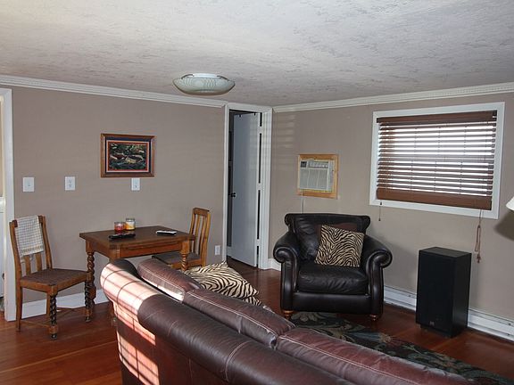 living room looking to bath