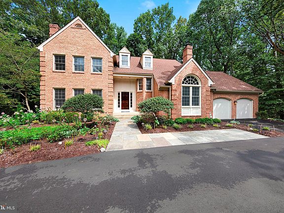 2nd image of 9244 Vendome Dr