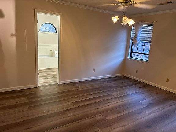 5th image of 12304 Woodbourne Dr