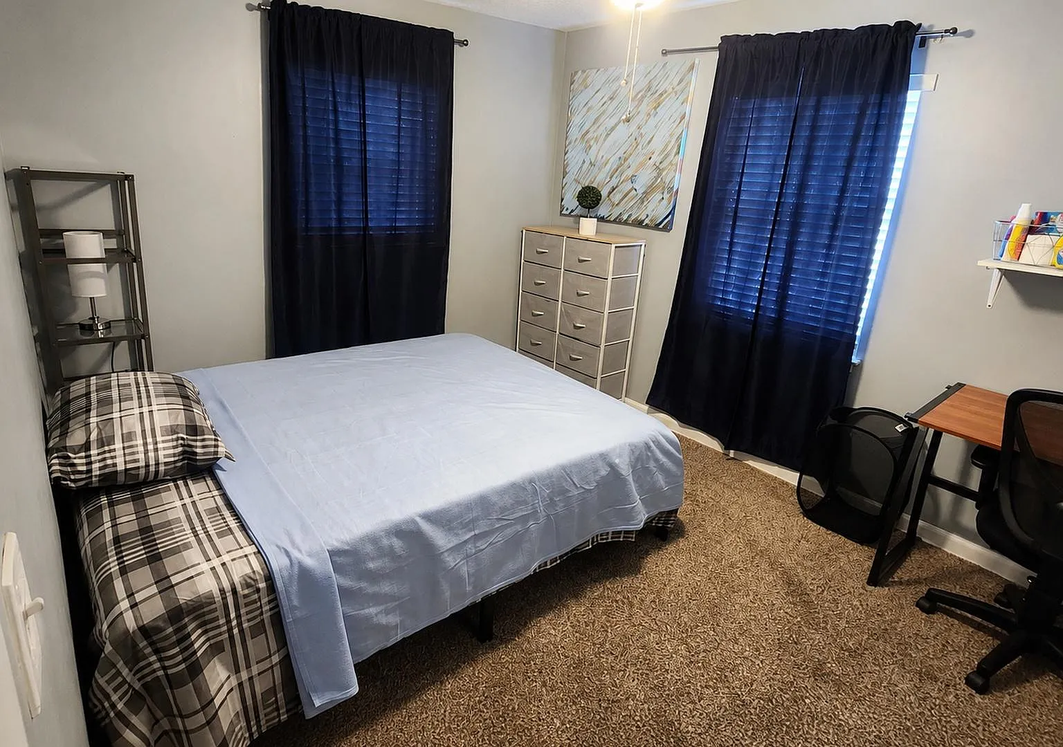 4 bed, 2.0 bath, 1420 sqft, $819 — Photo 2