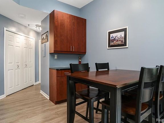 5th image of 1001 W Jefferson Ave #1H