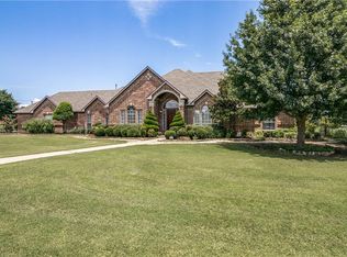 405 High Meadow Ln, Heath, TX 75032