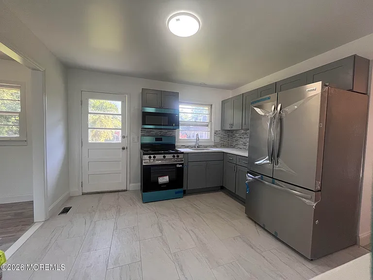14 Wood Ave #A — Photo 6