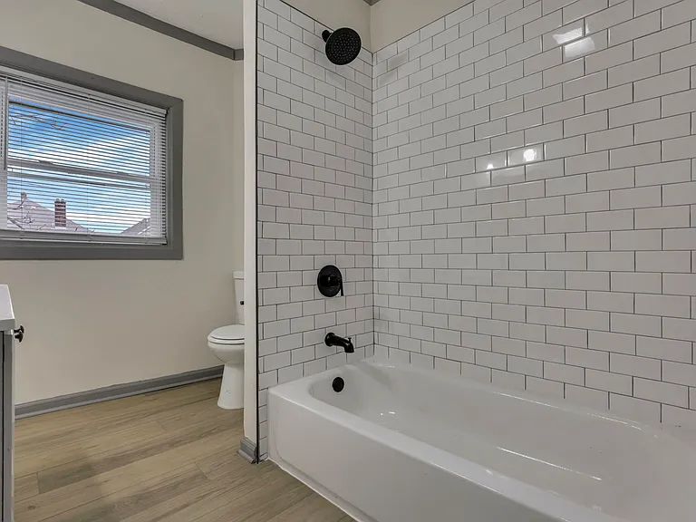112 S Cypress Ave — Photo 10