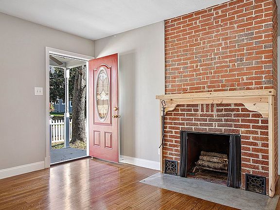 4th image of 226 E 36th St