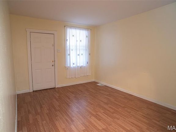 5th image of 3241 Royalton Ave