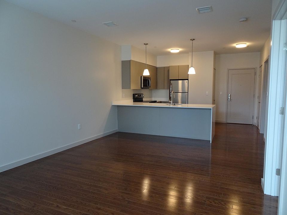 2nd image of 455 Harvard St #1DEN