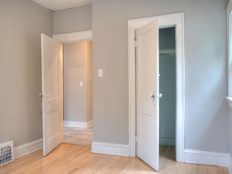 2865 N Frederick Ave — Photo 17