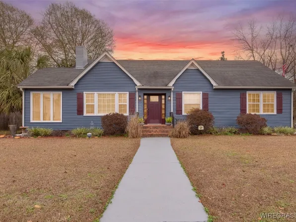 107 Forrest St, Headland, AL 36345